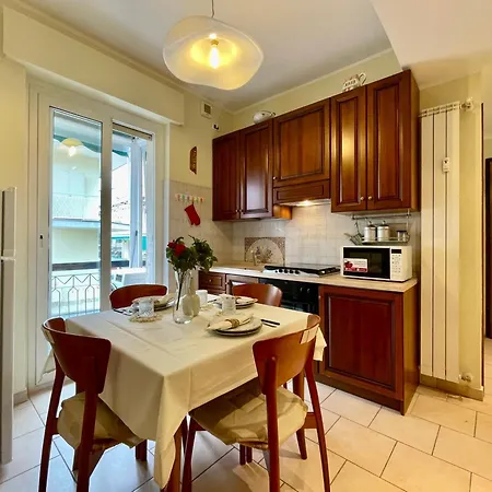 700m Dal Mare Bilocale Con A/c, Ampio Balcone E Wi-fi Appartement Loano